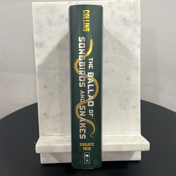 The ballad of songbirds and snakes, a hunger games, novel by Suzanne Collins - Picture 2 of 5